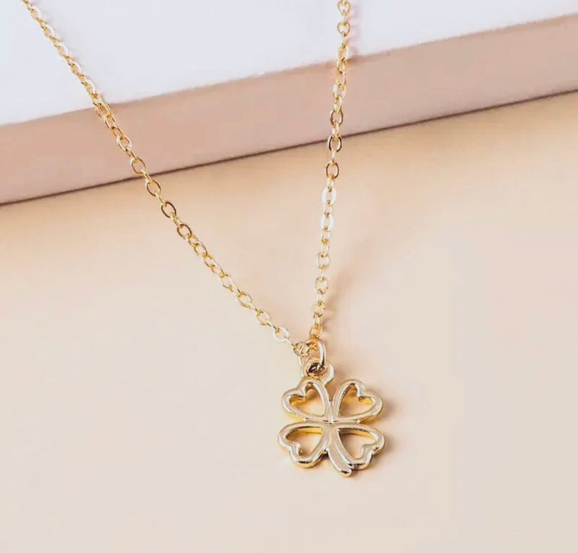 ✨Gold Shamrock Dainty Necklace